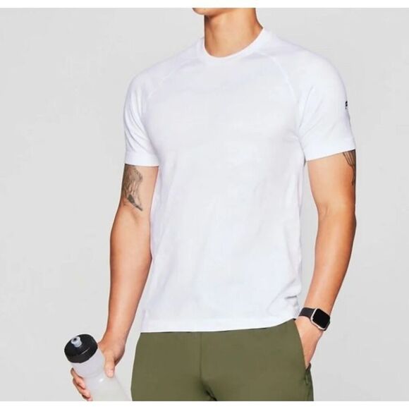 Men’s white Fabletics crewneck T-shirt, size large ￼ - Picture 2 of 8